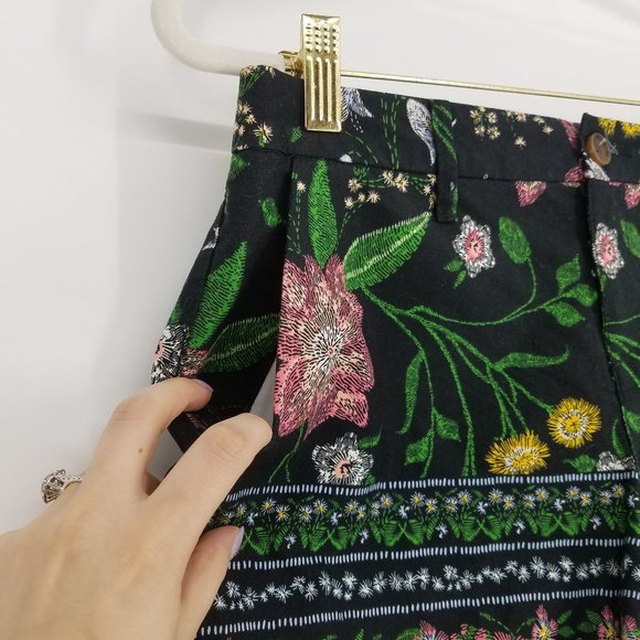 Old Navy Black Multicolor Floral Casual Shorts 0 - Picture 6 of 8